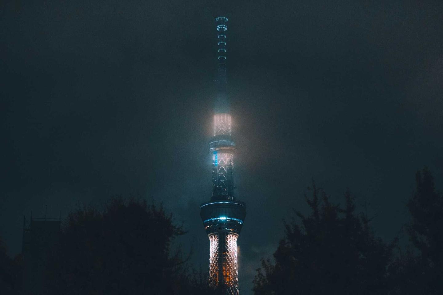 A photo of Tokyo Skytree looking like a spaceship.