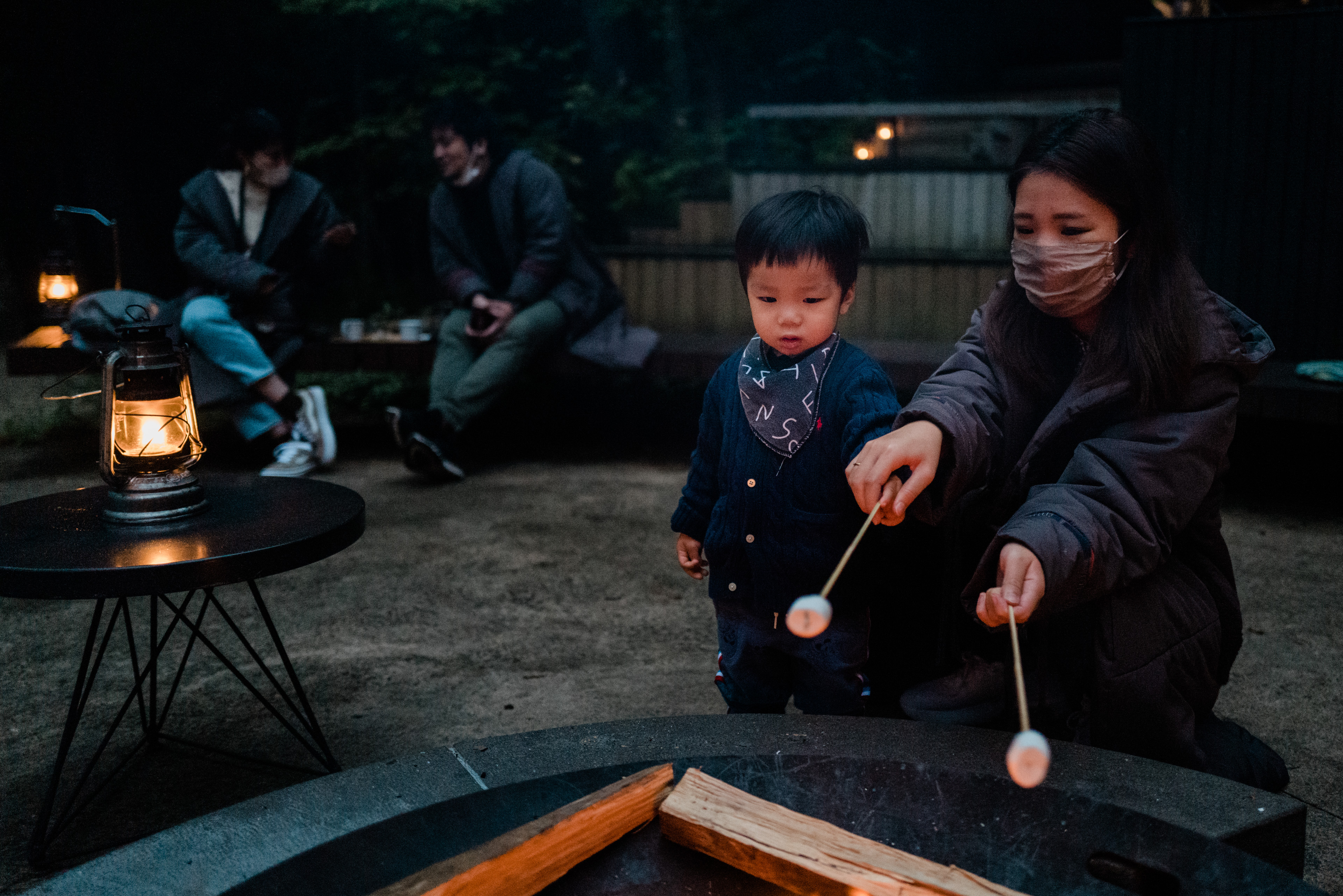 Exploring the terrace and roasting marshmallows at Hoshinoya Fuji.