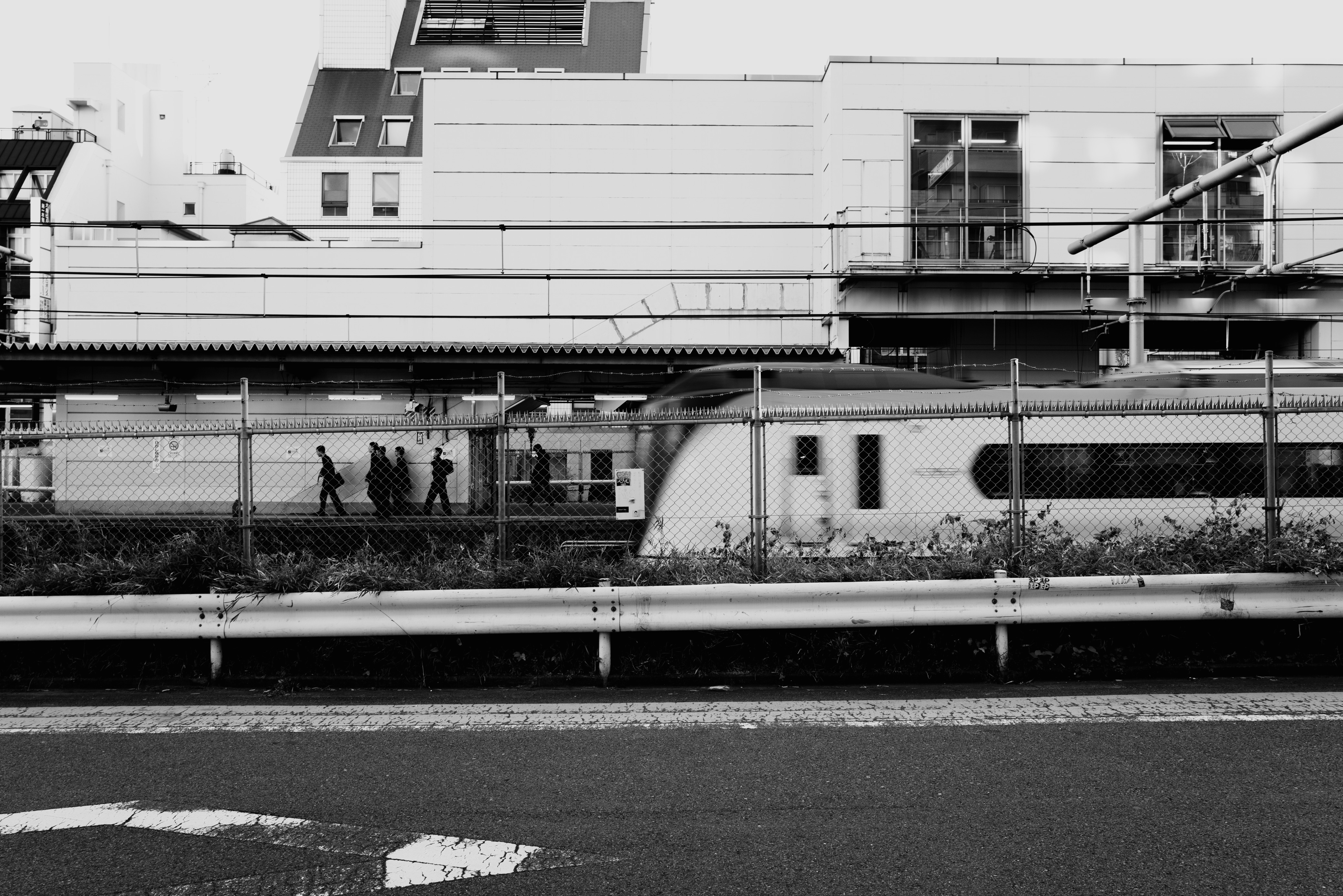A train passing Higashi-Nakano Station.
