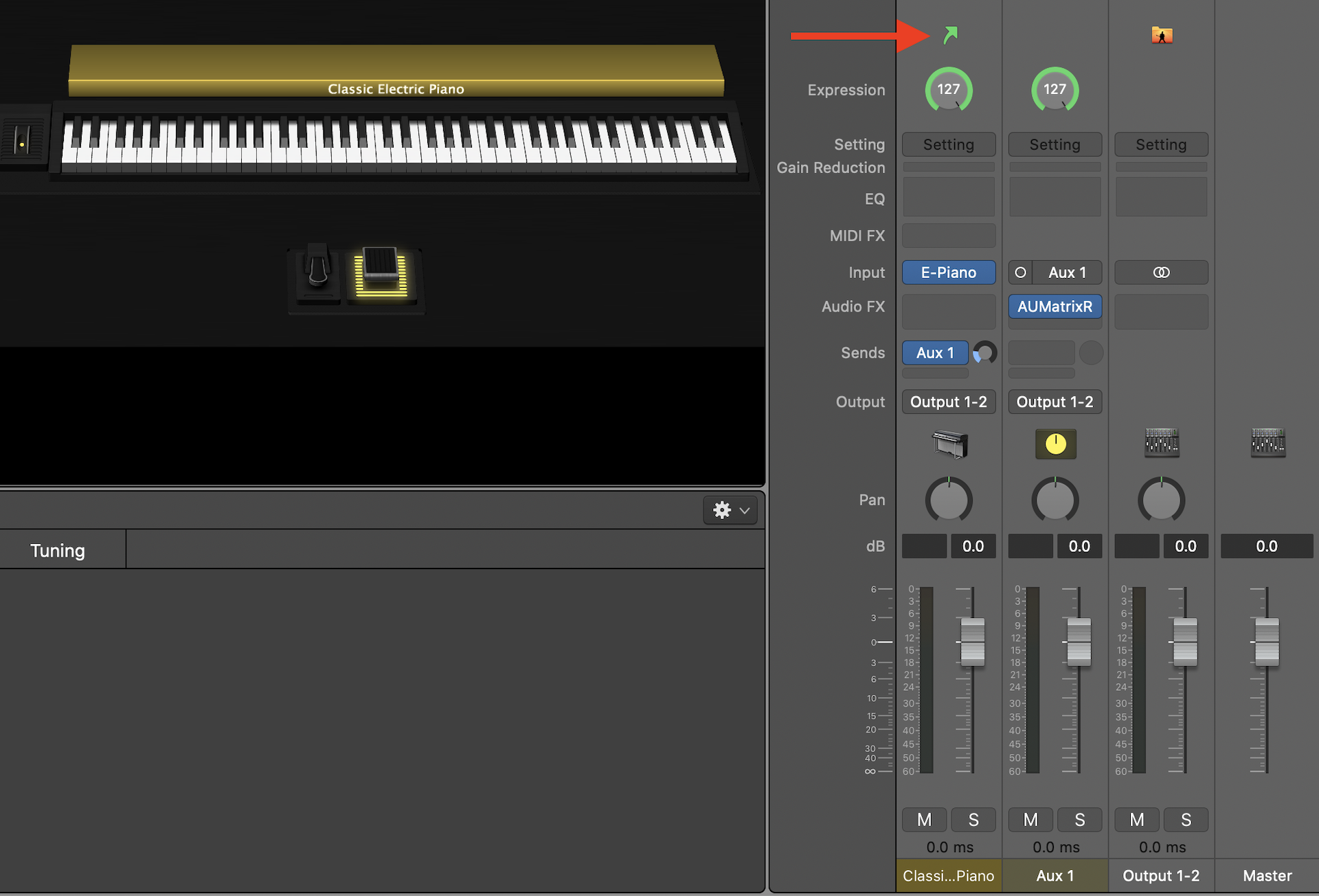 Aliased channel strips in MainStage are notated with a green arrow.